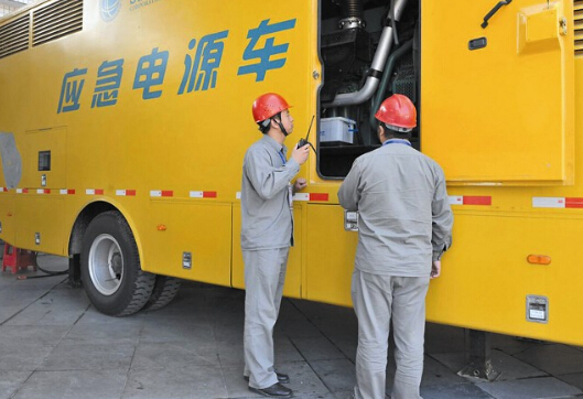 大祥如何清理被灰尘覆盖的机油散热器？